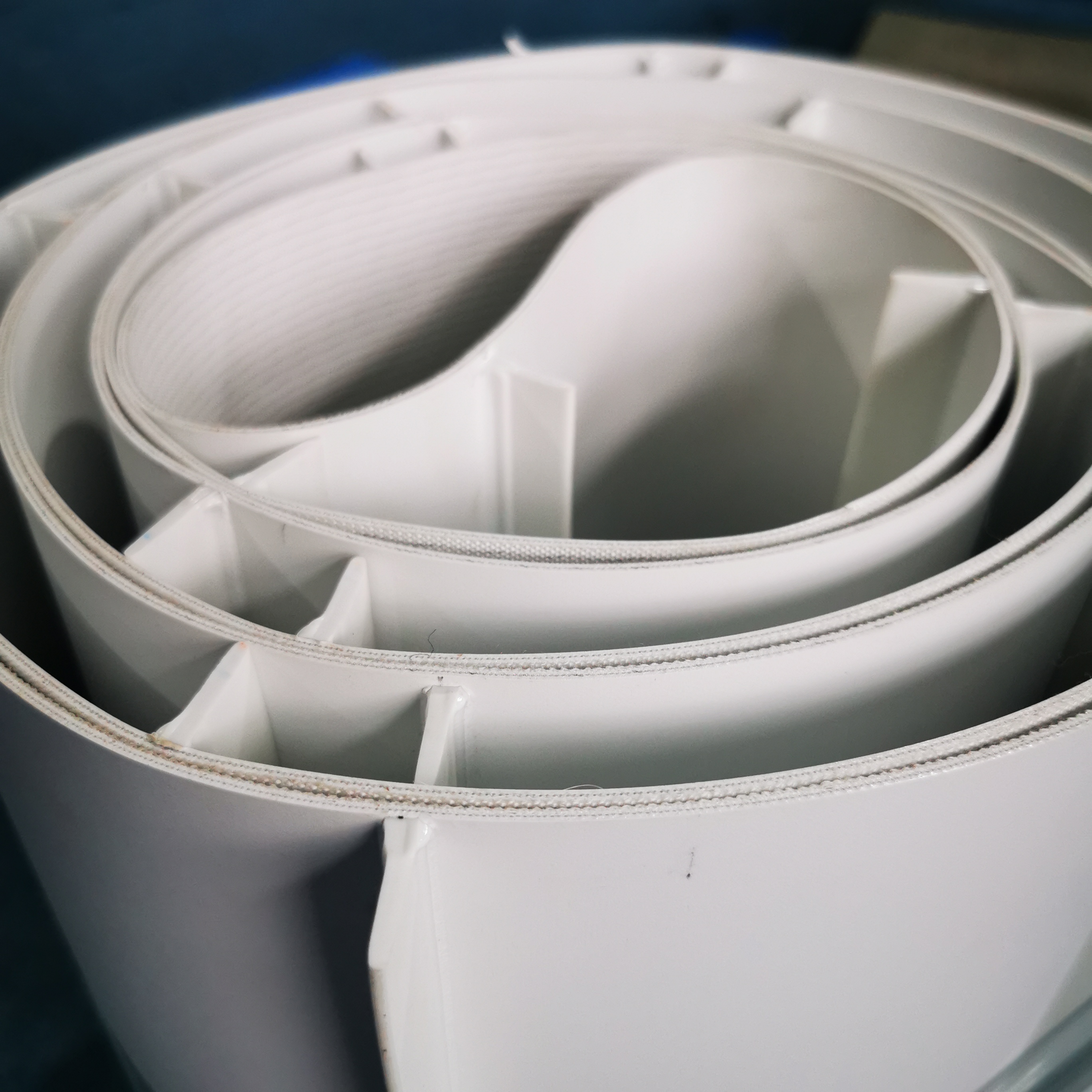 食品輸送帶擋板隔板提升機輸送帶白色藍色綠色